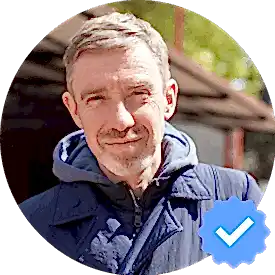 Mark Davis from Richmond, a middle-aged man in a blue jacket, smiling with a verified checkmark, showcasing his positive experience with Hellamaid's cleaning services.